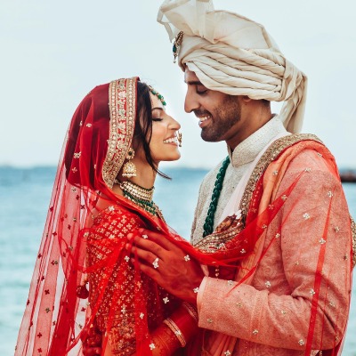 Richa Moorjani and Bharat Rishi Moorjani married according to Indian tradition.